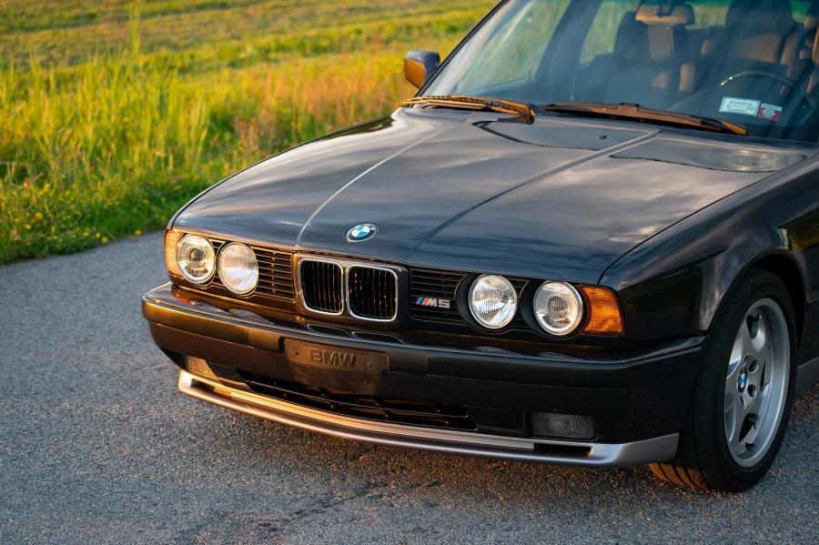 Детали экстерьера BMW M5 Touring (E34) 1992 года  (EU) (фото 34 из 94)